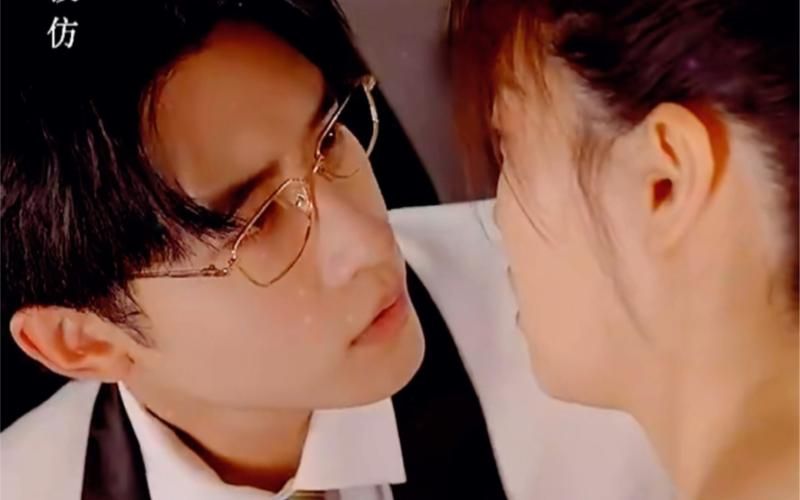 情深浅浅俩依依封面图