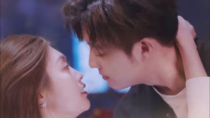 她比星光璀璨封面图