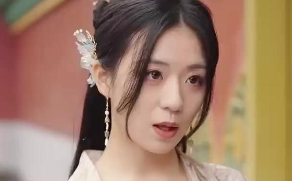 穿奢侈品的皇后封面图