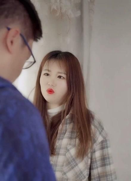 丑妻逆袭，颜值惊艳全球封面图